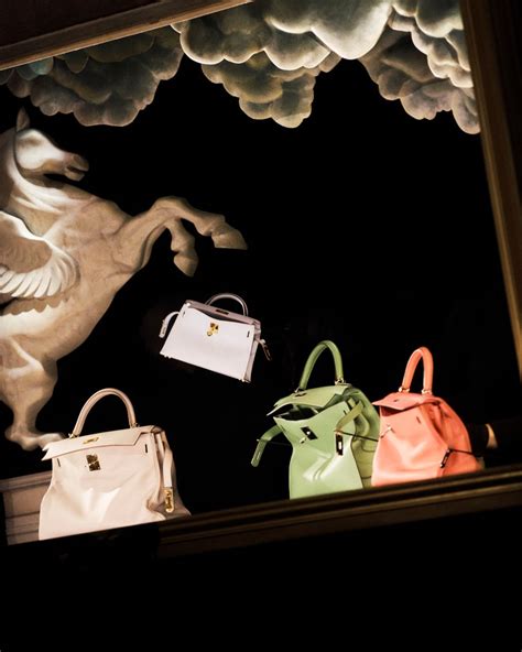 Hermès Touts Confidence, Savoir